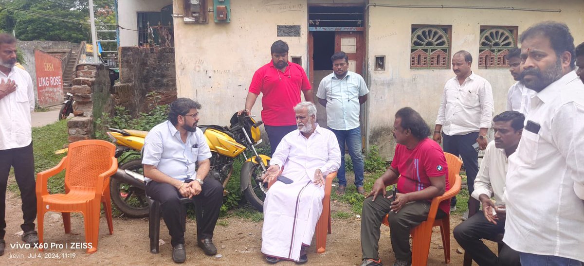 VanavilVijay's tweet photo. *விக்ரவாண்டி இடைத்தேர்தல்-2024*
மாவட்ட கழக செயலாளர்/மாண்புமிகு அமைச்சர் @PKSekarbabu அவர்களின் அறிவுறுத்தலின்பேரில் @studentwingCE ஒதுக்கப்பட்ட பாகம்-231ல் என்னுடன் பணியாற்றிய மாணவரணி நிர்வாகிகள் அனைவருக்கும் நெஞ்சார்ந்த நன்றிகள் 🙏🏽🙏🏽

 #VikravandiByeElection https://t.co/bRRlEU2vDJ