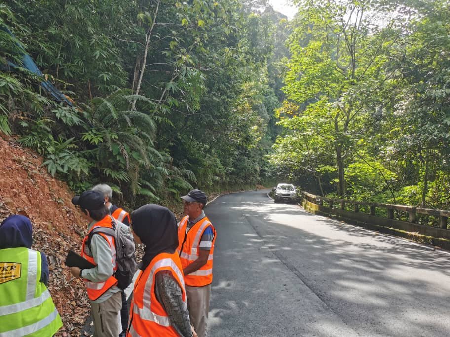 Lawatan penilaian tapak kajian bersama NIPPON KOEI MOBILITY &amp; UTM dengan kerjasama JKR Gombak - Kajian produk BIOLOGICAL SOIL CRUST (BSC) di FT68 Sec 36 Jln Bentong Lama-Gombak, Selangor pada 9 JULAI 2024.

<a href="/IPJKR_Official/">JKR Malaysia Rasmi</a> 
<a href="/IrShaifuddin/">Ir. Mohd Shaifuddin Abdul Razak</a>