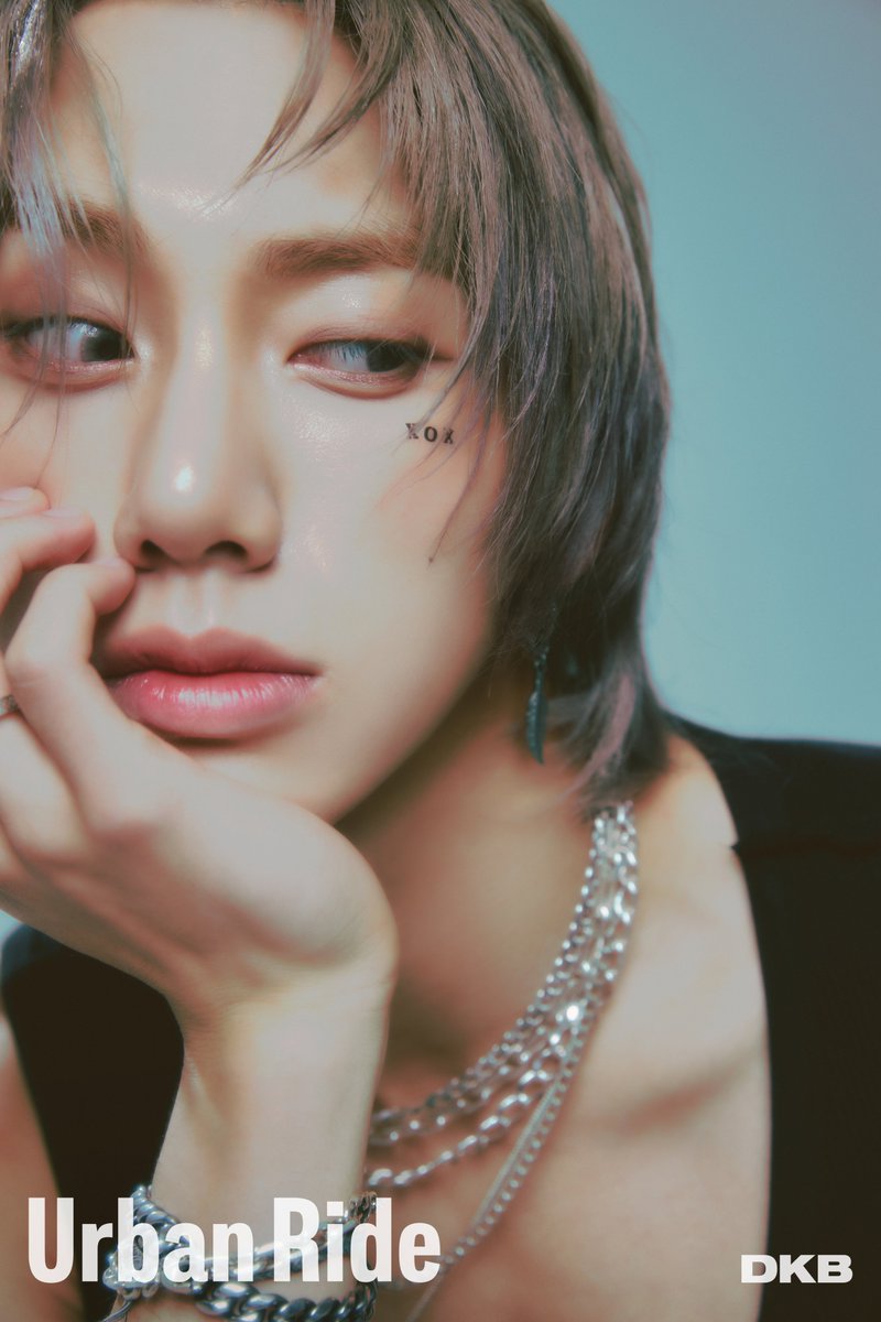 DKB_BRAVE's tweet photo. DKB the 8th Mini Album
[𝐔𝐫𝐛𝐚𝐧 𝐑𝐢𝐝𝐞]

𝘊𝘖𝘕𝘊𝘌𝘗𝘛 𝘗𝘏𝘖𝘛𝘖 𝙐𝙧𝙗𝙖𝙣 𝙫𝙚𝙧.
#해리준 #HARRY_JUNE

2024.07.17. 6PM (KST)

#다크비 #DKB #UrbanRide #FlirtingX
#20240717_6PM https://t.co/PZo3vD12RM
