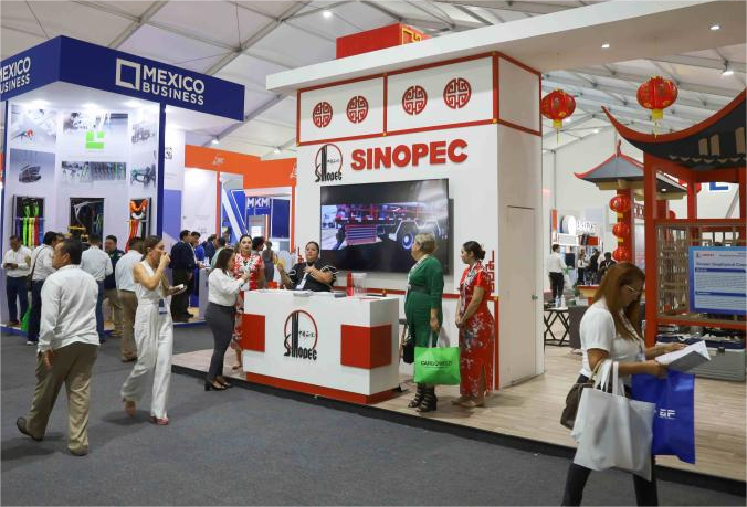 SinopecNews's tweet photo. As an exhibitor at the Congreso Mexicano del Petróleo (CMP 2024) in June, Sinopec presented through on-the-spot demonstrations and technical exchanges its latest developments in Project Deep Earth, unconventional energy resource development, carbon neutrality & utilization, as well as in geo-technical engineering and hydrogen utilization .

By showcasing the company’s progress in business development and cooperation in Mexico, the booth became a popular spot swarming with attendees seeking cooperation opportunities. Notably, the President of Pemex’s Exploration and Production arm paid a special visit to express his gratitude for Sinopec’s contribution to ramping up hydrocarbon production and reserves, extending his hopes for introducing more resources, equipment, and technologies to support the local oil and gas industry.  🤝#SinopecNews