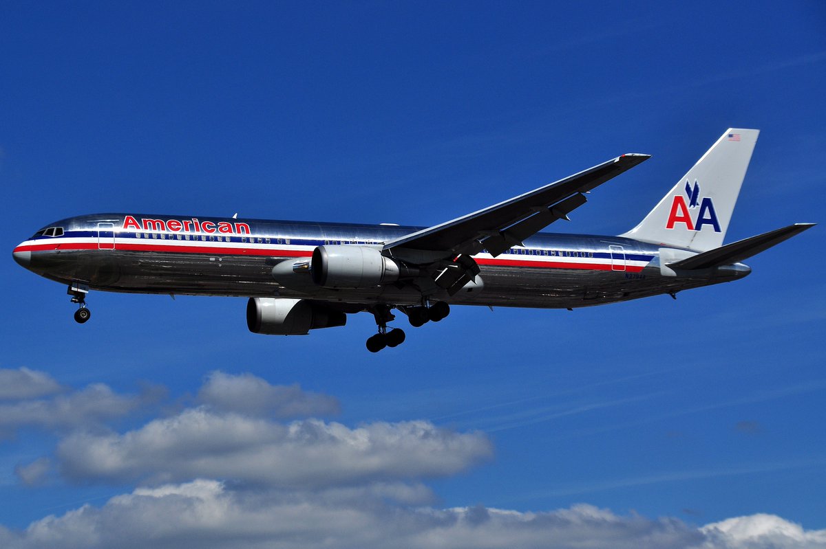 InvestorDrSingh's tweet photo. Citing business concerns, Buffett's Berkshire Hathaway liquidated all of its airline stocks in 2020.
Changing with the times is essential!🏆
#MarketMoves #BuffettStrategy #investing #investment #finance #money #wealth #stocks https://t.co/QqtNuNfbd7