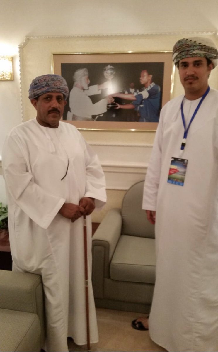 الشيخ عامر علي الشنفري يترجل من كرسي رئاسة الملك بعد مسيرة طويلة في خدمة الملك النصراوي كلاعب في المراحل السنية في البدايات والتدرج في العمل الإداري و مستشار للنادي لسنوات و الختام رئيس مجلس الإدارة في آخر المحطات وبهذا الوسط الرياضي راح يفتقد أحد أبرز الشخصيات الرياضية ف السلطنة