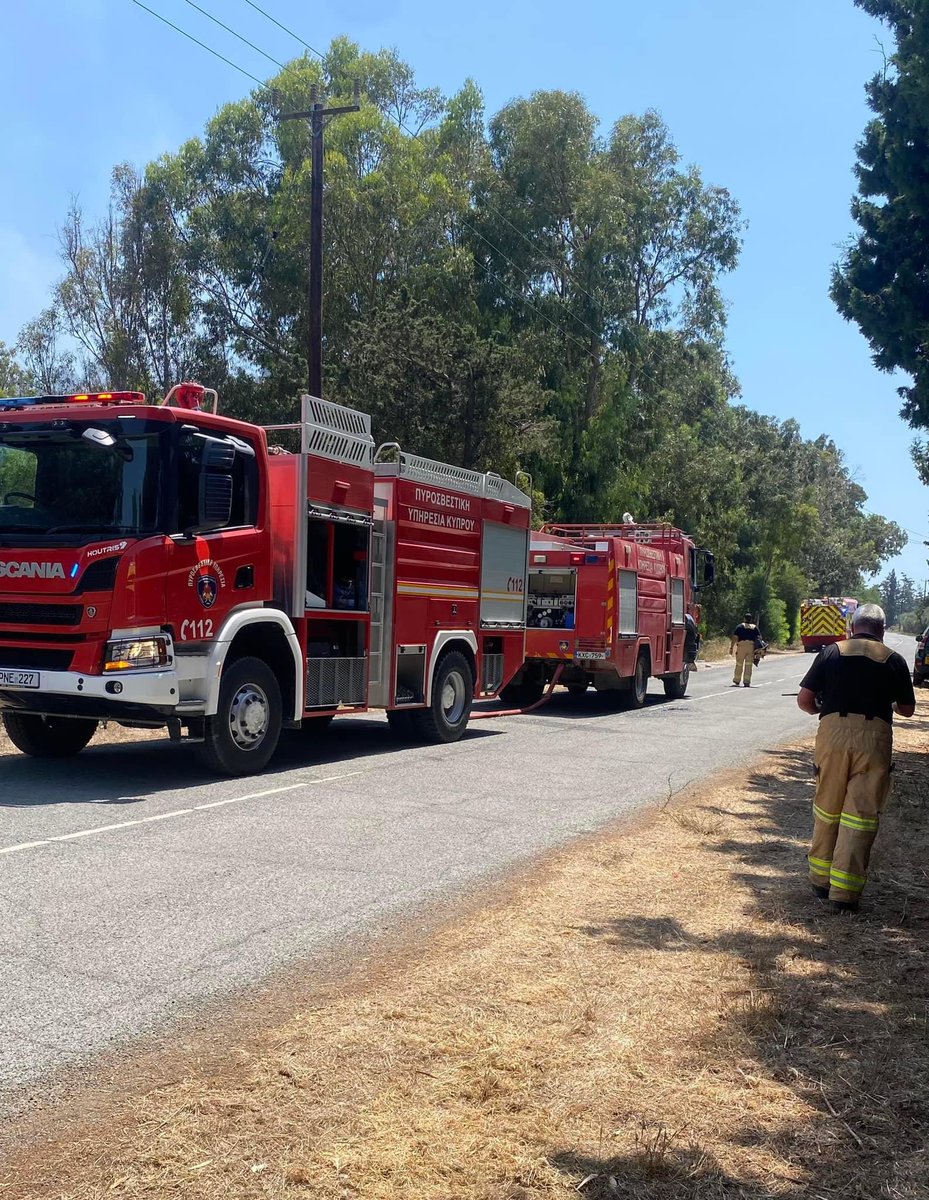 bfcyprus's tweet photo. Another great display of teamwork working alongside Cyprus Fire Service, @DeptOfForests to tackle a fire at the Fassouri plantations yesterday. Well done to everyone involved 👏🔥

#BritishBases #Cyprus #FireStation #CyprusFireService https://t.co/sqshUPAiBO