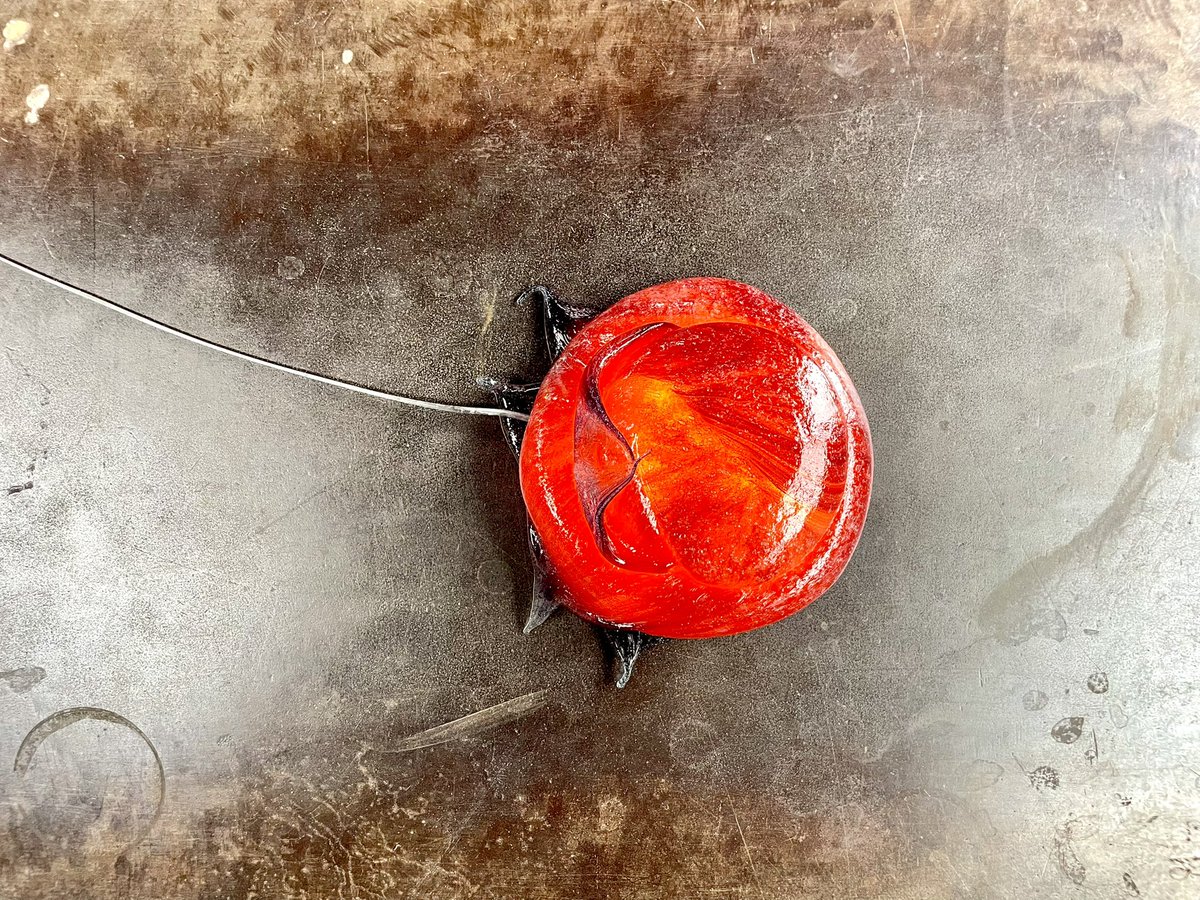 flintmancompany's tweet photo. Flint glass cullet making @ https://t.co/Uky3lKswb7 in preparation for a day of glass blowing. #glass #flint #cullet #alchemy #recipe #heat #colour #chalk #quarrying #cliff #experiment #trials #workshop #furnace #flintwork #heritagecrafts #heritageskills #traditionalcraft
#lime https://t.co/MmiCfiEwn9