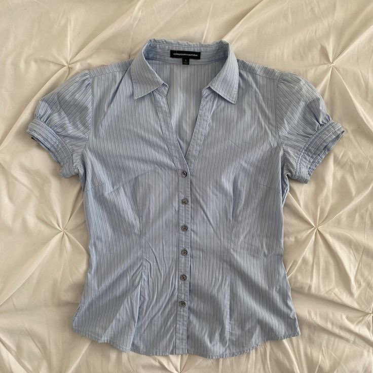 ใครมีพิกัดเชิ้ตพอดีตัวประมาณนี้มั้ยคับ อยากได้แบบไม่สั้นไม่ยาวเกินแต่หาไม่เจอเลย;-;