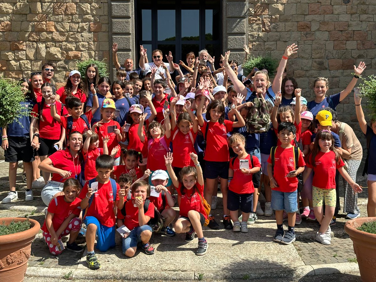 L’Ordine di Malta Delegazione di Roma “Nando Peretti” del Laurentino 38 e la Dama donna Ginevra Giovanelli hanno regalato una giornata di allegria ai bambini dell’Oratorio della Parrocchia di San Mauro Abate  orderofmalta.int. #orderofmalta #orderofmalta_official #cisom