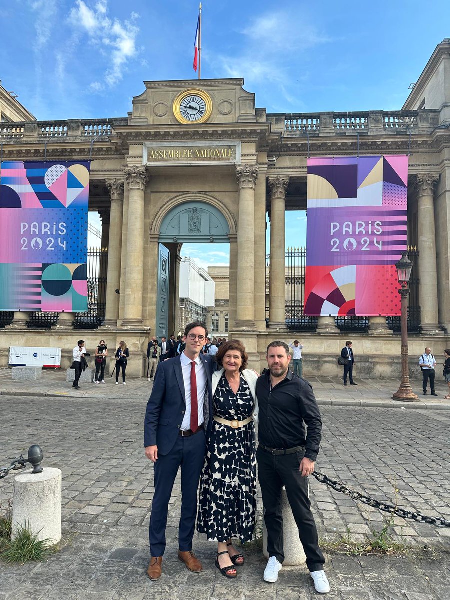 🏦 Pariseko asanblea Nazionalean gira lanean hasteko prest ! #FronteHerritarBerria
👉Arrivés à l’Assemblée nationale de Paris, nous sommes prêts à commencer à travailler. #NouveauFrontPopulaire