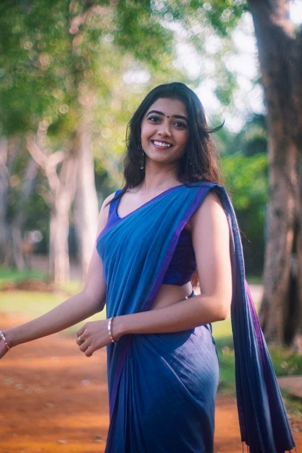 GSB7aTkaIAAibiM?format=jpg&name=900x900