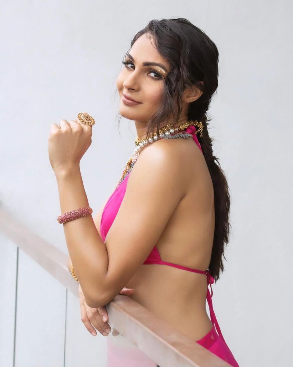 SENTHIL640197's tweet photo. Andrea baby 💓
Semma hot body 
Super structure da 🤩😍 https://t.co/J3TveuGocX