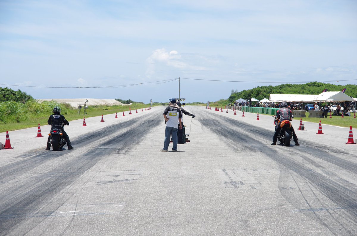 okidragrace2013's tweet image. ６月30日に開催されたドラッグレースin伊是名。暑い中熱中症になる事もなく終了しました。内地からエントリーした方々、この大会に協力して下さった関係者、会場を提供して下さった伊是名村役場の方、観戦に来て下さった皆さまのおかげでイベントが無事に成功しました。皆さま、大変お疲れ様でした。