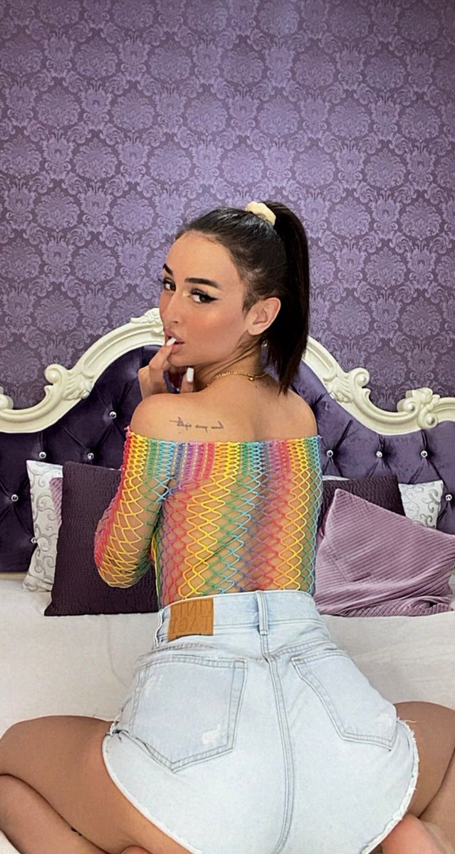 LexyF1re's tweet photo. I'm embracing every curve and craving with an open mind and a playful spirit🔥🔥. Catch me #live 💫⬇️

👉https://t.co/LSBobWtMPL 💫🌺

@streamatemodels 

#KinkPositive #CurvyConfidence #ExploreDesire https://t.co/xD7NbIvPDT