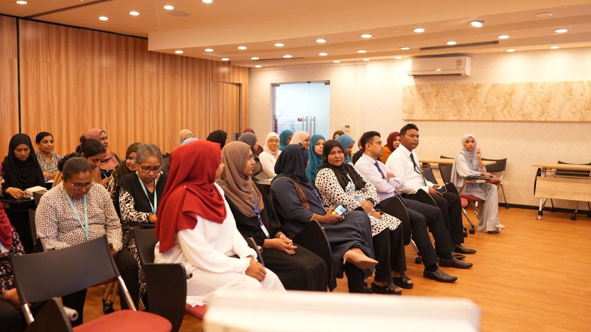 StoMedical's tweet image. 150 staffs from @igmhmv, @HMH_mv and Vilimale Hospital is being trained on the essentials of #ECG monitoring in a 5-day session led by Dr. Anuradha Rathnayake (Senior Registrar Anesthesiologist) in collab with our supplier #Nihonkohden and #NERC (IGMH)