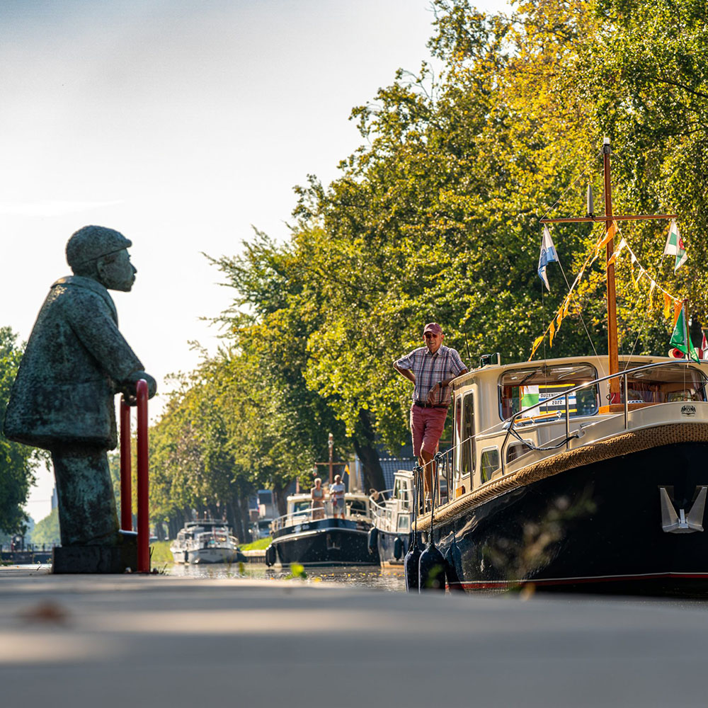 Ease2pay's tweet photo. Deze zomer met de boot richting de Duitse grens? Vaar dan langs Stadskanaal. In het centrum vind je diverse aanlegplaatsen direct tegenover de winkels. Vaar via de karakteristieke Eurobrug en bereik het hart van de stad.

#stadskanaal #eropuit #boot #varen #aanuit https://t.co/fzgq4IUhjp