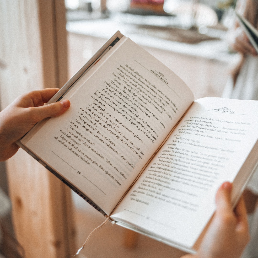 Reframingyouu's tweet photo. How Reading Can Help With Your Mental Health
https://t.co/8sJxwDBng4
#authors #authorlife #author #joepulizzi #orangeeffect #thetilt #cex #book #books #writing #writingcommunity #writingtips #write https://t.co/AasN5CZCYH