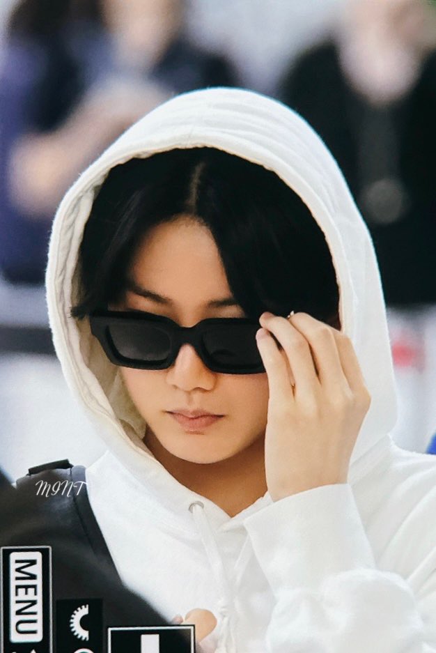 난 이 선글라스가 뀨돈뀨산인지가 제일 궁금하다...