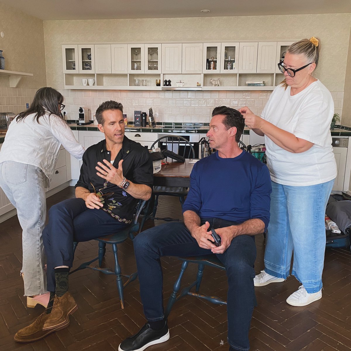 RealHughJackman's tweet photo. What?!? All men don’t start their day like this? #annecarroll #monicahuppert #dailygroom #DeadpoolAndWolverine @VancityReynolds https://t.co/8jGSiu124r