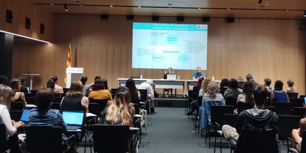 joventutcat's tweet photo. 📸 La DGJ @RutRibas i la DG ACJ @LaiaGiros van participar ahir en la presentació de l'Instrument per garantir la reparació integral de les persones adolescents en situació de violències masclistes que s'ha treballat amb @igualtatcat @almenafeminista i @donesambempenta https://t.co/ir5aJ6wNzX