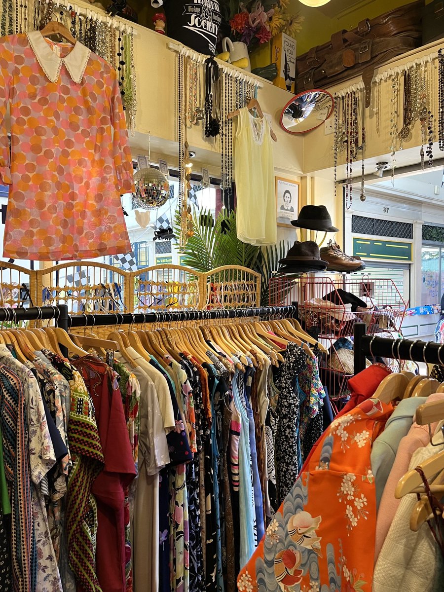NewcastleNE1's tweet photo. For this week's Trader Tuesday, we're showcasing @theyesterdaysoc, which is located at the @graingermarket1! ✨

From women's dresses and colourfully printed men's shirts to vintage sunglasses and dazzling scarves - It's a vintage enthusiast's dream, that's for sure! 🛍 https://t.co/toosCKSnOH