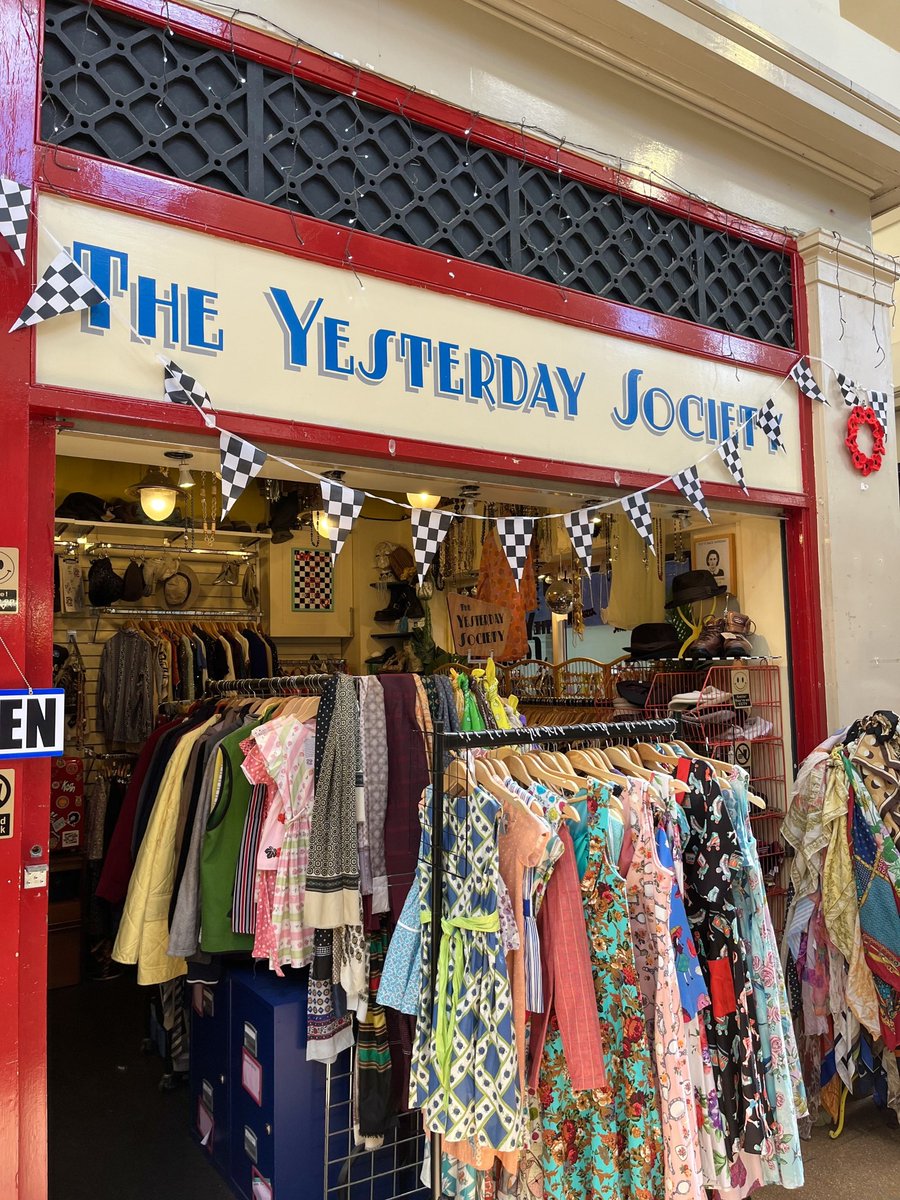 NewcastleNE1's tweet photo. For this week's Trader Tuesday, we're showcasing @theyesterdaysoc, which is located at the @graingermarket1! ✨

From women's dresses and colourfully printed men's shirts to vintage sunglasses and dazzling scarves - It's a vintage enthusiast's dream, that's for sure! 🛍 https://t.co/toosCKSnOH