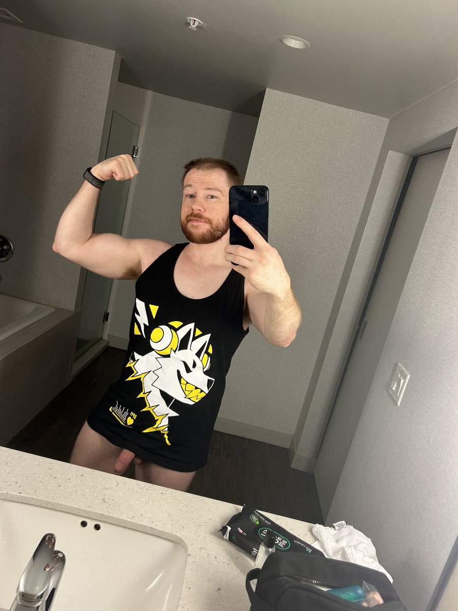 jacadams23's tweet photo. Even dim hotel lighting is bomb https://t.co/oYCP8f4W4u