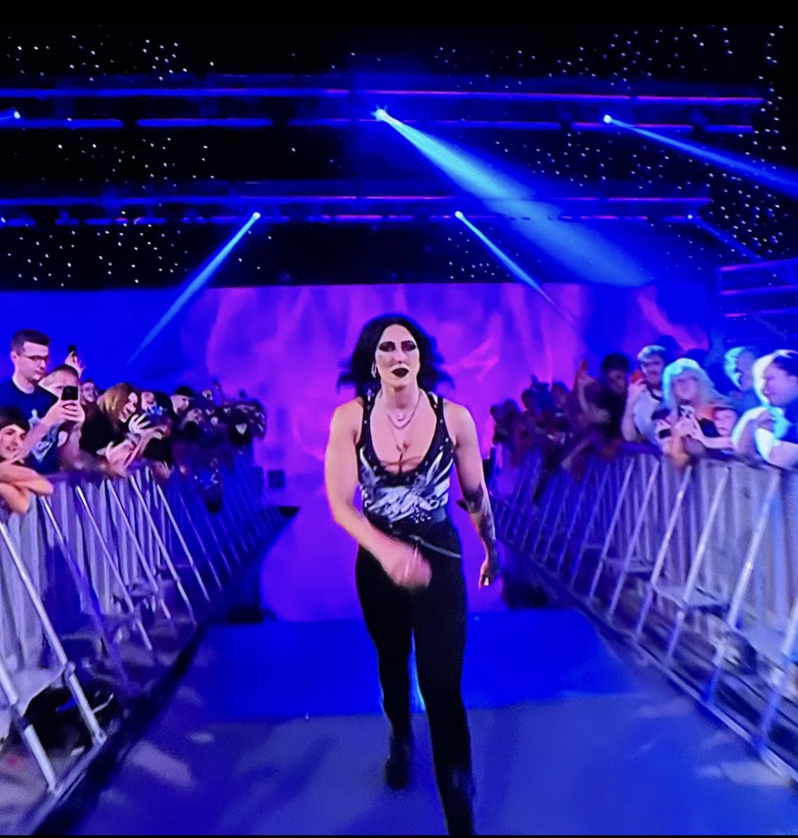 ilikerhearipley's tweet photo. Just wanted to say I (and I’d assume the rest of #rheatwt) are beyond proud of you Rhea. Getting injured, married, and returning all in 84 days? Incredible. You’re such an amazing  athlete and I just want to congratulate you on your return. #WWERaw @RheaRipley_WWE https://t.co/IwZYbMm5Lz