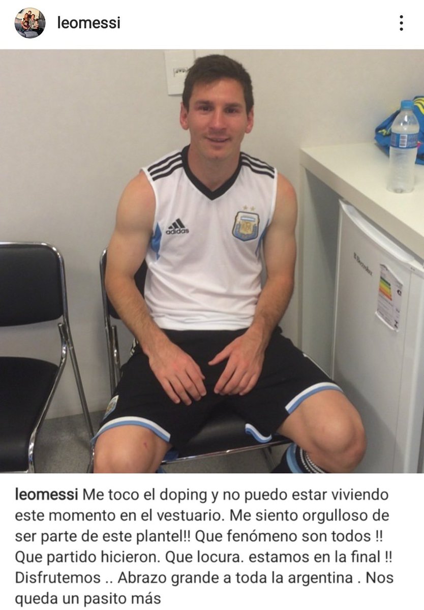 Messismo10's tweet photo. 10 años de esto. 

Los ojos llorosos me destruyen como la primera vez que vi la publicación. https://t.co/mwRNdl2Ej2