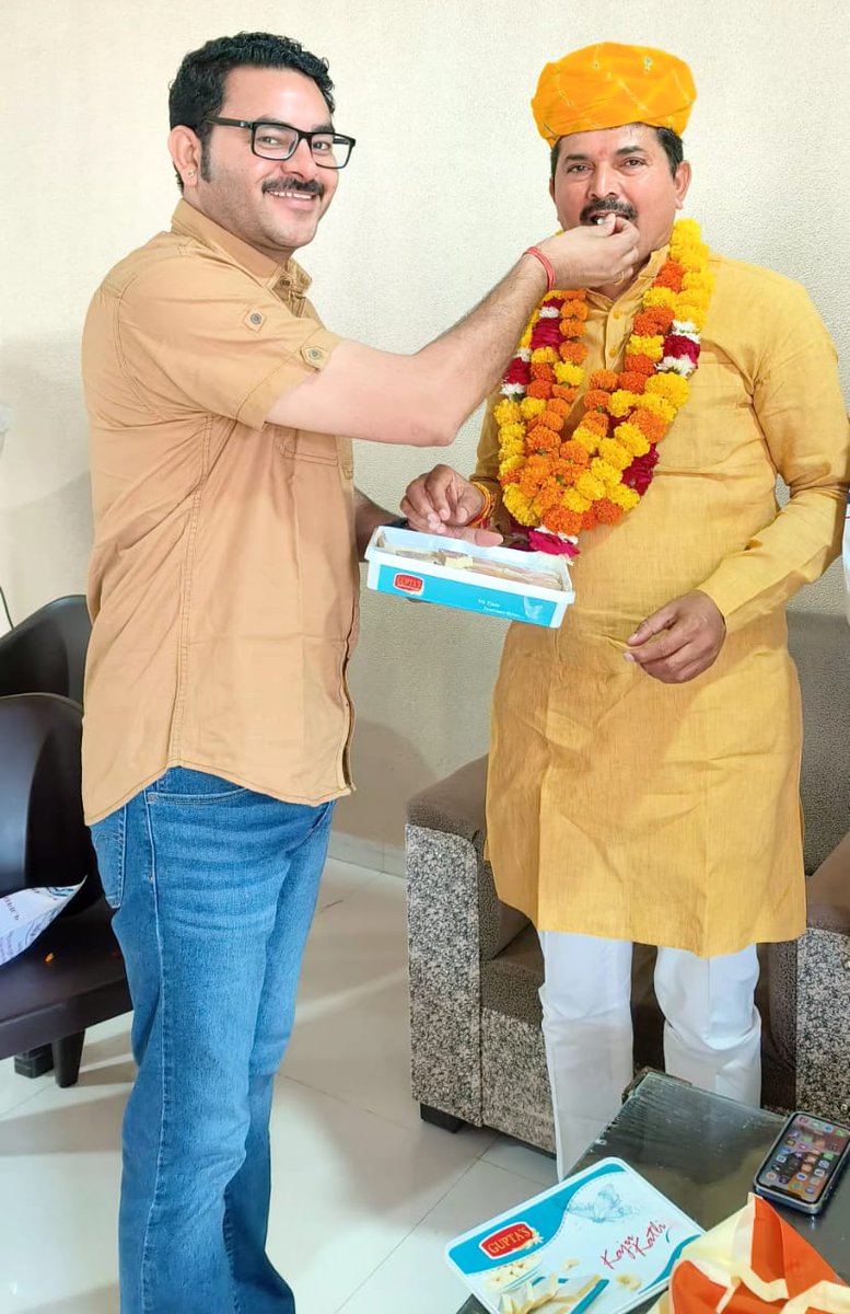 हरदिल अजीज आहोर विधायक श्री छगन सिंह जी राजपुरोहित को जन्मदिन की हार्दिक शुभकामनाएं।
<a href="/ChhaganSinghMLA/">Chhagan Singh Rajpurohit (Modi ka parivar)</a>