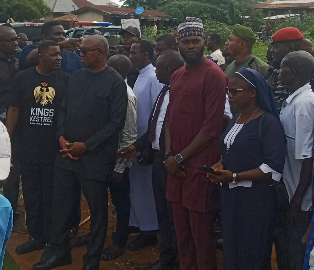 eboh_robert's tweet photo. @PeterObi was at Ogaji in Ankpa LGA, Kogi State along High Chief Peter Ameh.  
He commissioned a water project for the community. He also stopped over in my community Okpo.
The visit is part of his "Thank You Visit" to various communities in Nigeria. I'm beginning to love Obi https://t.co/OwubjDuQcb