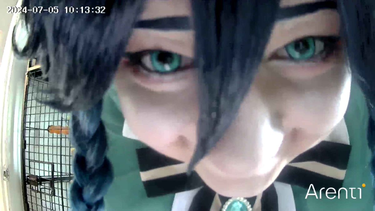RinkuRoseCos's tweet photo. I took this absolutely terrifying picture of me as Venti Friday and my friend brought up how it looked exactly like this one meme 😭😂 I swear it wasn't even intentional https://t.co/DKk6TGHtSd