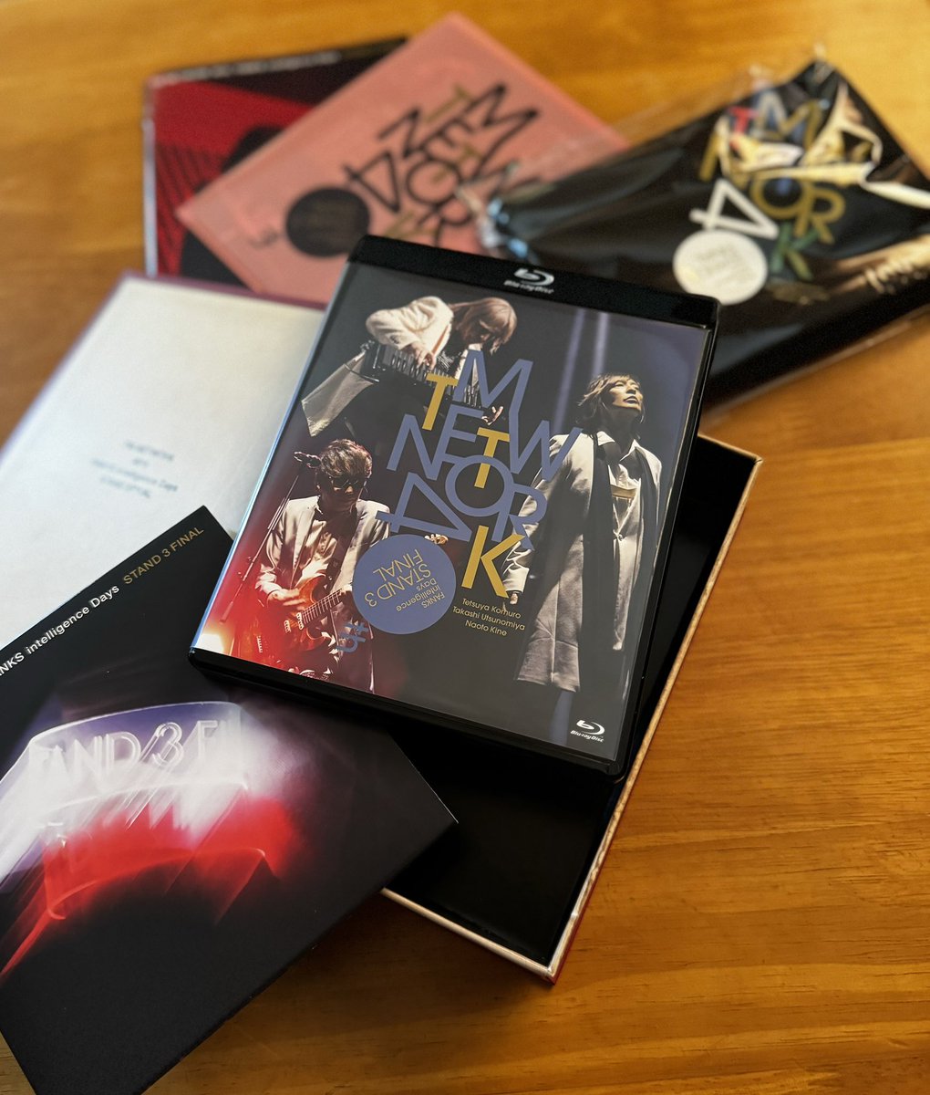 es_inuwashi's tweet photo. DEVOTIONからの続き…
STAND 3 FINAL📀到着です🎶
今日は幸運にも休日😊👍
#TMNETWORK④🛸🛸🛸
#FANKSintelligenceDays
#Rakutenブックス https://t.co/533FrypYYW