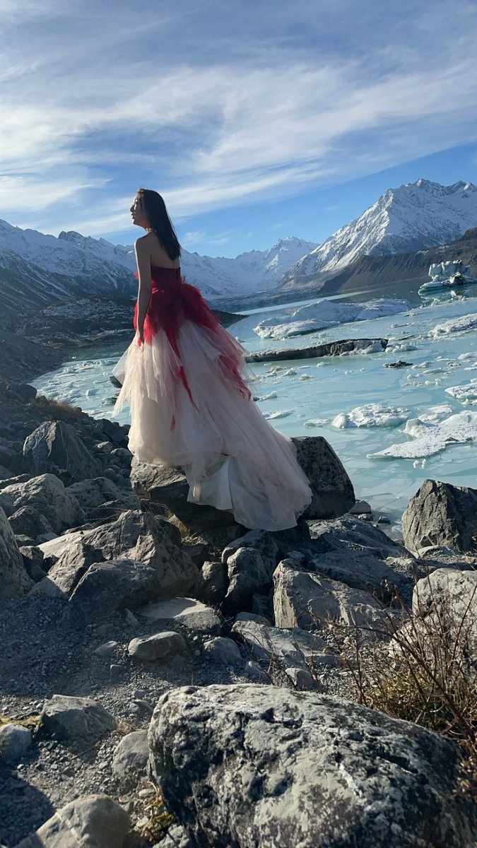 aliciaknight8's tweet photo. New Zealand glacier adventure and country 65 for me 😍🇳🇿 #Nonrevlife #Travel https://t.co/PPN0kdBIsD