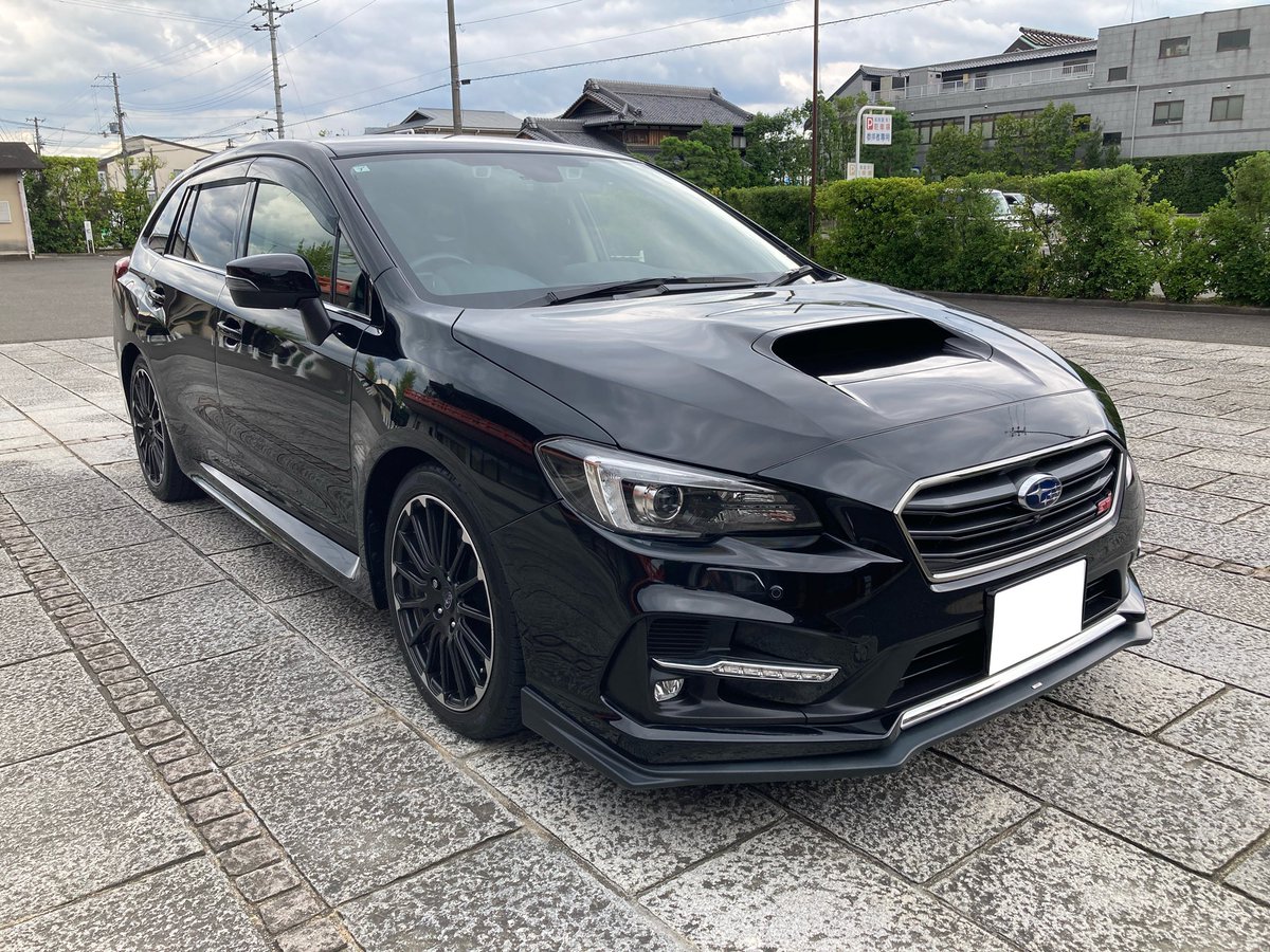 mashataku's tweet photo. 昨日無事納車してました😄
黒色のクルマ買うの初めてなんでどうかと思いましたが、黒カッコイイですね☺️
面倒臭がりなのですが、こまめに洗車して貰おうと思います😆
そして城南宮で祈祷もして貰ったので、納車関連の諸々は終了😅
#SUBARU
#レヴォーグ
#STi
#Blackselection https://t.co/5OKAIzJnKb
