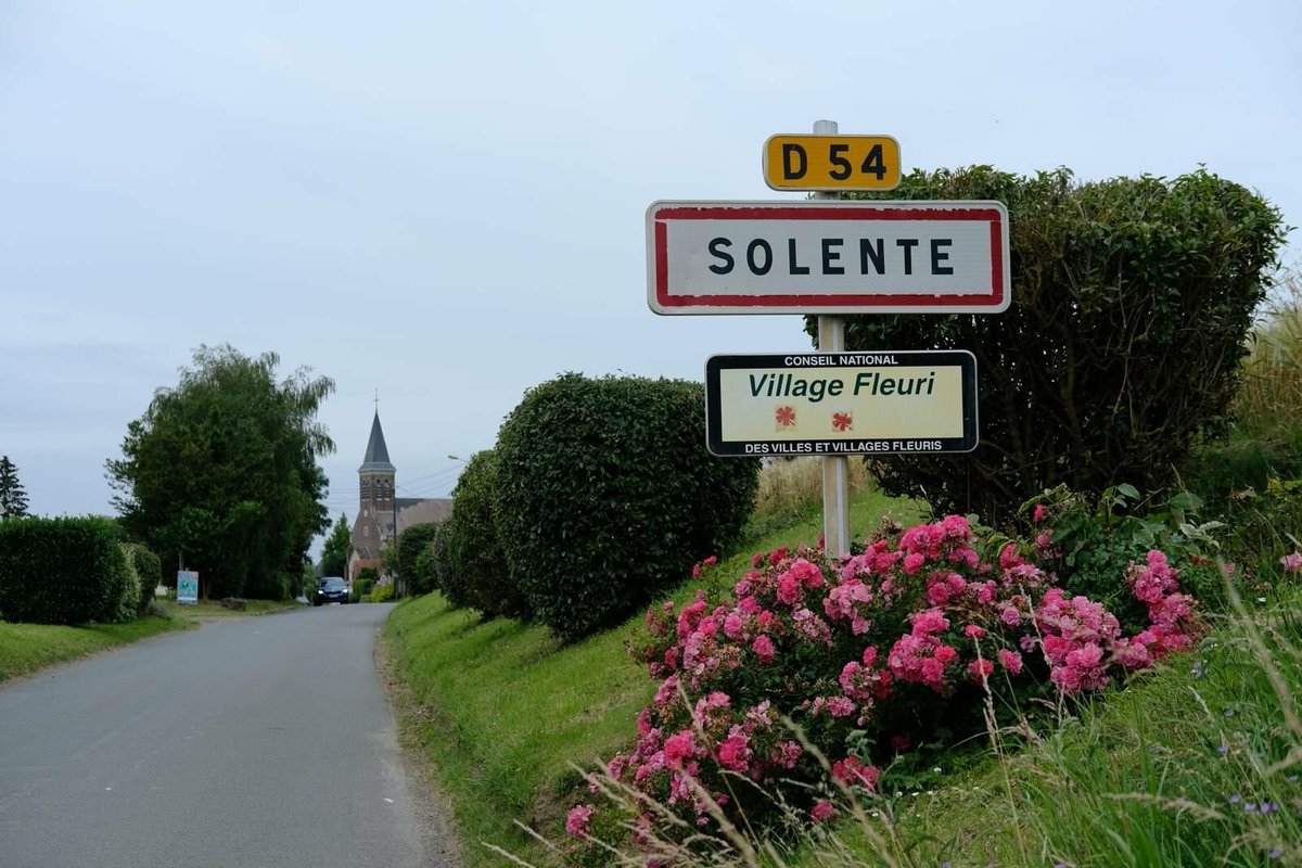 leparisien_60's tweet photo. Dans ce village de l’Oise, le Rassemblement national a fait 90 % au 2nd tour : « J’ai voté RN comme tout le monde ici »
➡️ https://t.co/tCR7LkWTTx https://t.co/PPNJRGeUd8