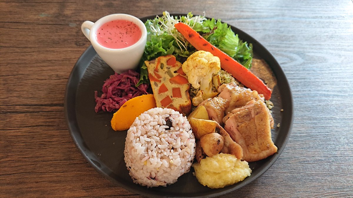 nyanko002's tweet photo. #euso　#東京　#清澄白河　#ランチ
　東京の清澄白河のeuso（ユーソ）は、明るく綺麗な店内で、上質な野菜やお肉のプレートを、こだわりの黒文字ブレンドティーやハチミツとともに美味しく頂けとてもオススメです！ https://t.co/toUrsbKUFL