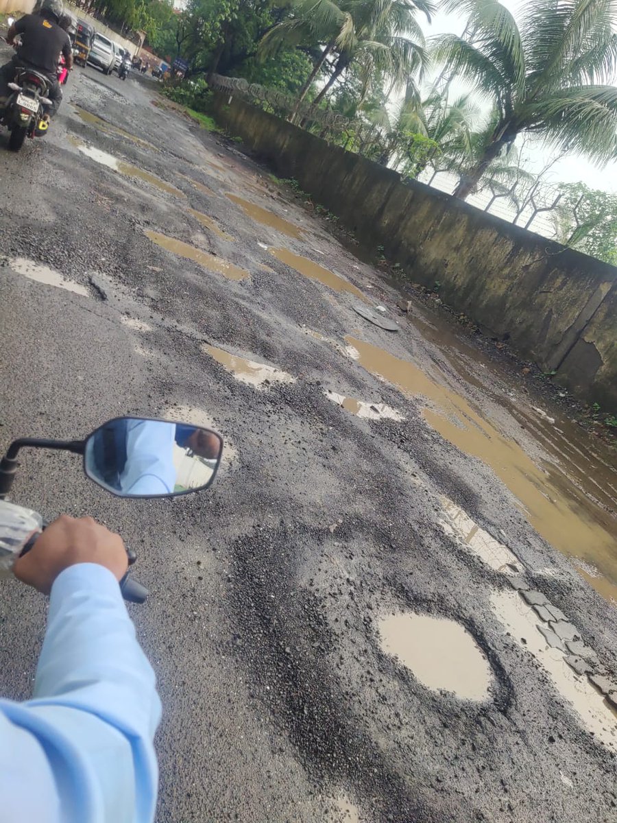 Pratham1828's tweet photo. Thank you @mybmc @mybmcWardPN @mybmcRoads  for Making dangerous Potholes near INS Hamla Malad West.👏🏻👏🏻 https://t.co/qmQqr2qTnH
