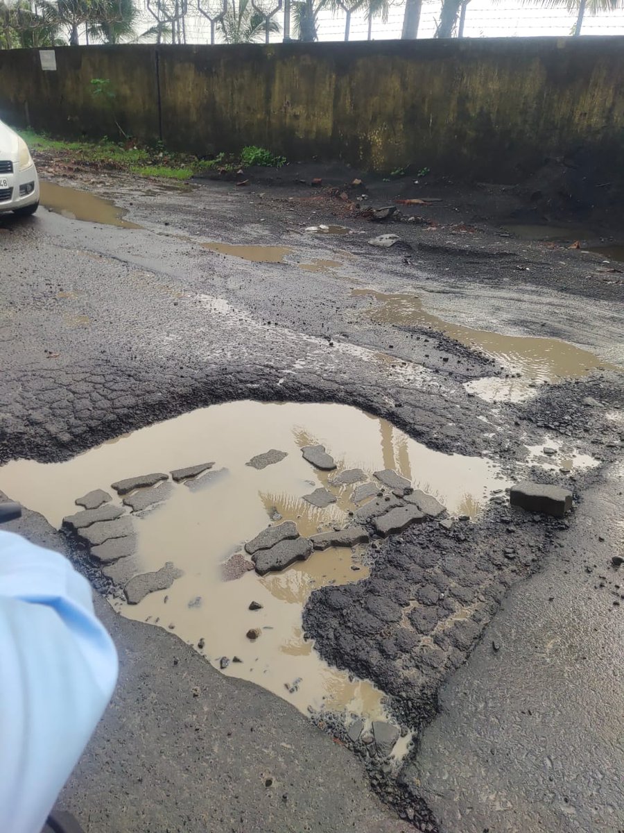 Pratham1828's tweet photo. Thank you @mybmc @mybmcWardPN @mybmcRoads  for Making dangerous Potholes near INS Hamla Malad West.👏🏻👏🏻 https://t.co/qmQqr2qTnH