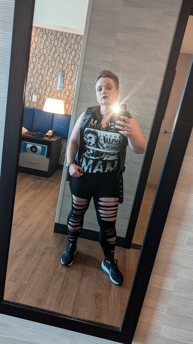 I chose the right outfit for tonight. #mamishome #wweraw