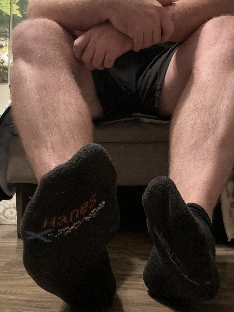 Figured I’d post one more before bed hope yall boys like. #gaysocks #gaysocksfetish #malefeet #malesockfetish
