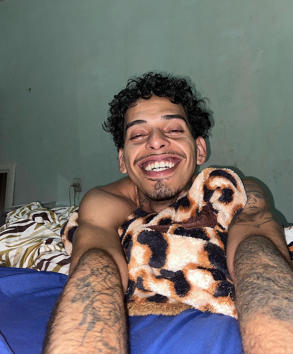 diegotubarao_'s tweet photo. RIU DE MIM  // SORRIU PRA MIM https://t.co/5QxoaSKq2a