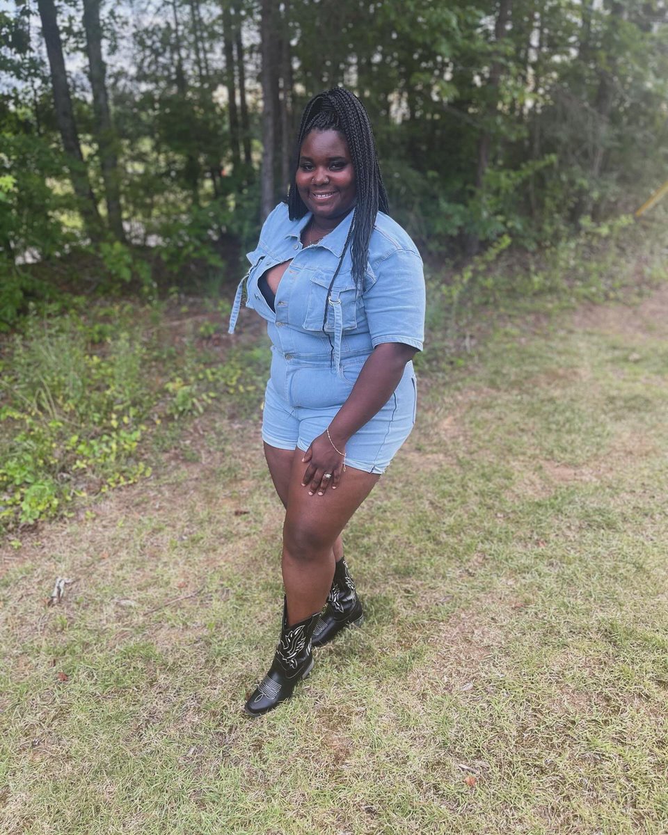 JustCallMe_Zi's tweet photo. City Girl By Day Country Girl By Night 🐎❤️ https://t.co/O9TAs3p6gj