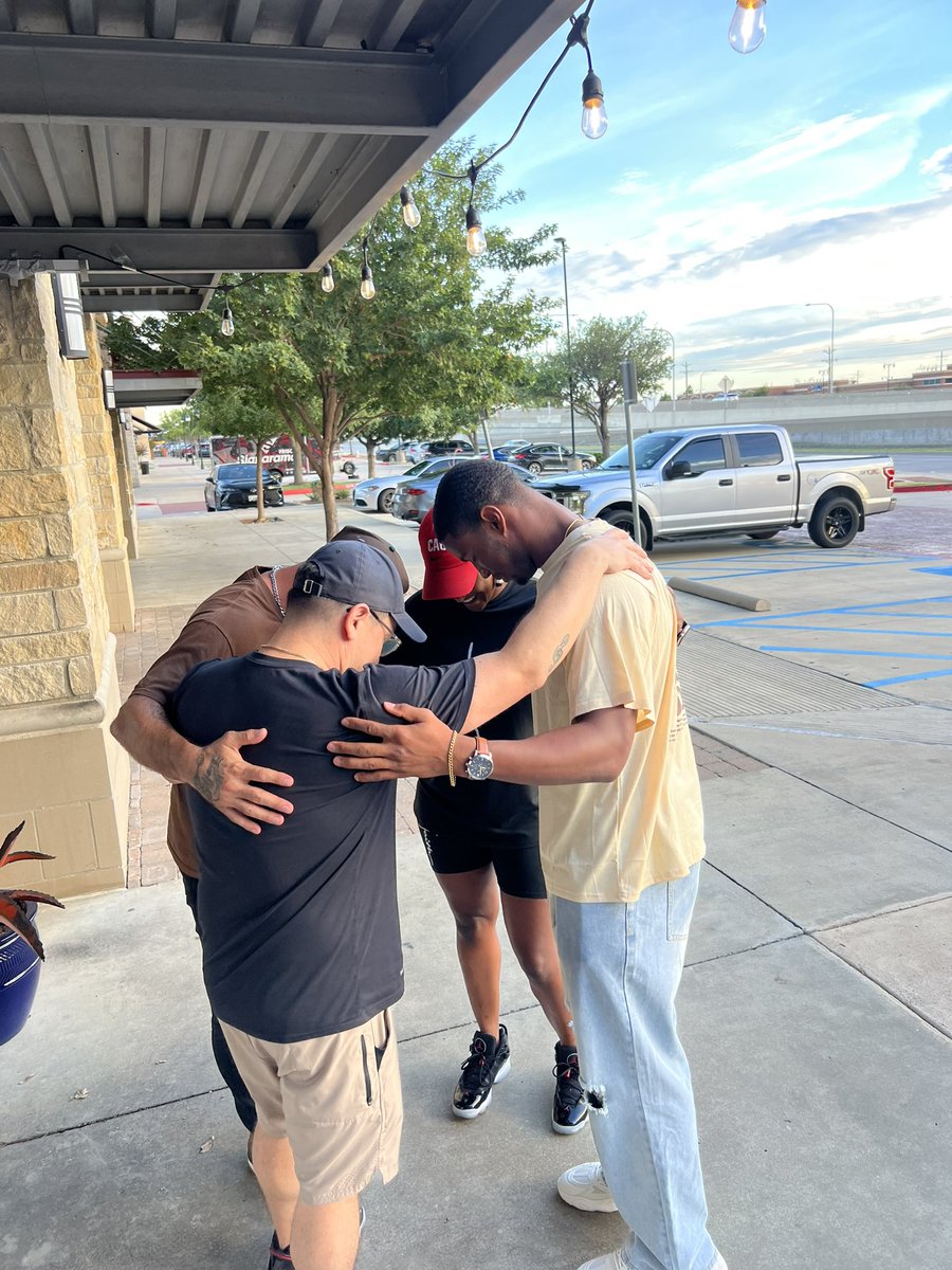 The most important picture today…. We prayed together 🙏🏼 salute to my brother <a href="/trey_taylor007/">Trey Taylor</a> it is an honor to call you a Raider my brotha 🏴‍☠️ now go out there and make us proud 💪🏼 #raiders #raidernation