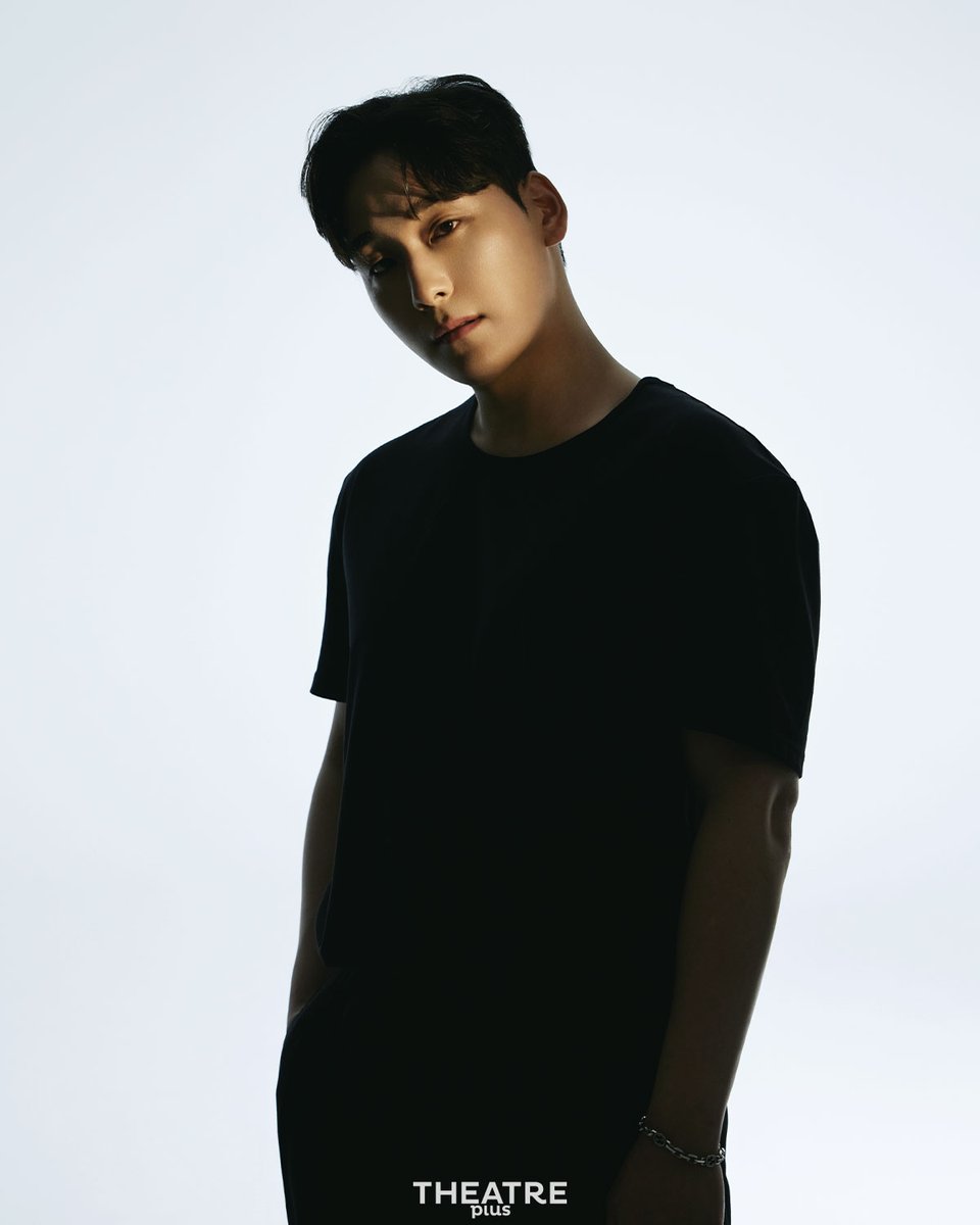 [인터뷰🎙] 뮤지컬 <#박열> 재연 소식과 함께 복귀를 알린 배우! 7월호는 3년 만의 무대를 앞두고 있는 백기범을 만났는데요👏 누구보다 무대가 그리웠다는 그에게 그간의 이야기와 함께 특별한 의미가 있는 이번 작품에 대해 들어 보았습니다🔥
-
📲 naver.me/GV2s2D8M