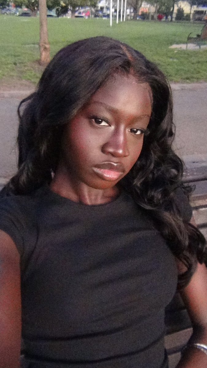 the flag vs the face 🇸🇸🇸🇸🇸🇸🇸🇸