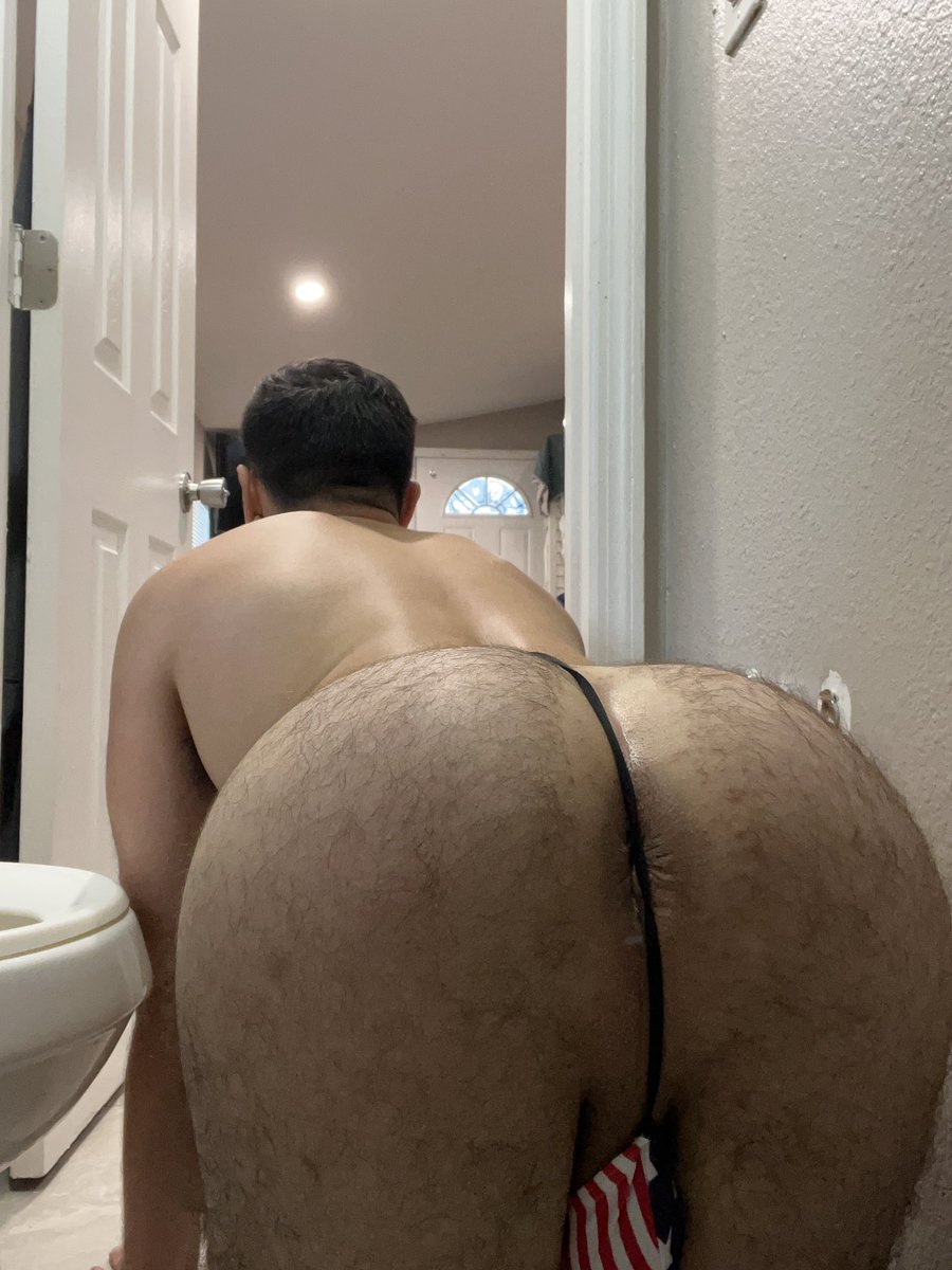 SlickOtter1's tweet photo. @goldDaddy01 On all fours pussy shaved https://t.co/wgeRjbTIfW