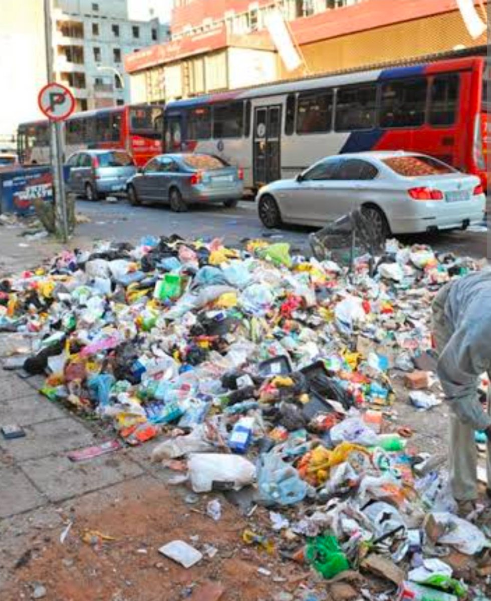 goolamv's tweet image. JOHANNESBURG CBD HAS COLLAPSED 

The Mayor Kabelo Gwamanda run JHB CBD has totally collapsed. Nothing works. It's filled with ruffians who  prowl the streets with impunity in broad daylight and rob people.  IT IS THE FILTHIEST CBD perhaps in the world. It's near impossible to…