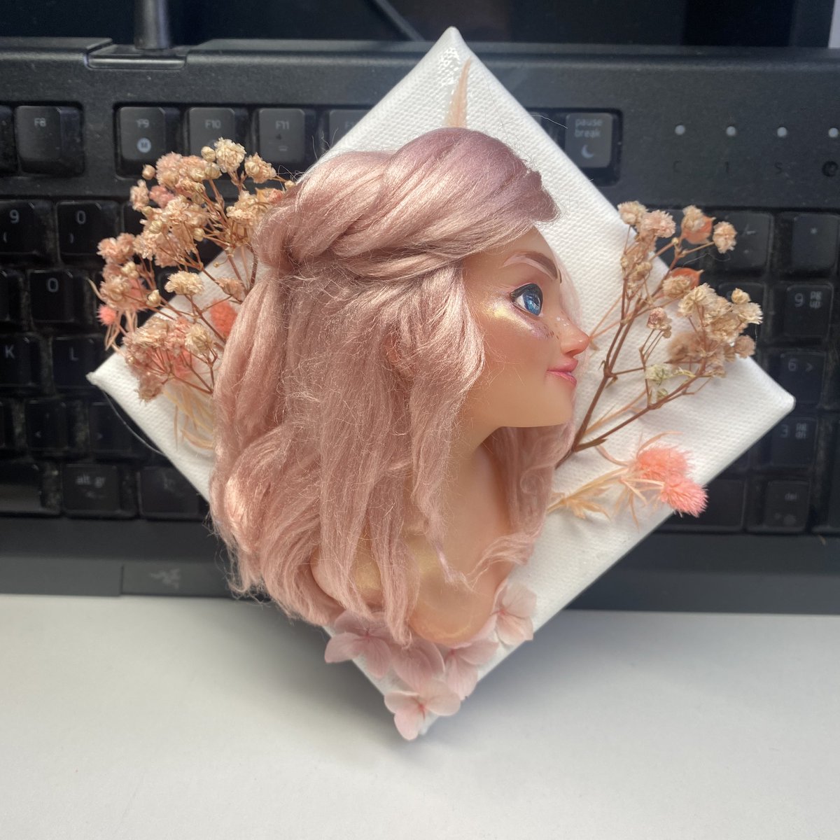 lari_d_K's tweet photo. I never post here but i made a painted 3d print and I think she looks cute so felt like sharing. #customdoll #ooakdoll #OOAK #artdoll https://t.co/zwk9WM6gSu