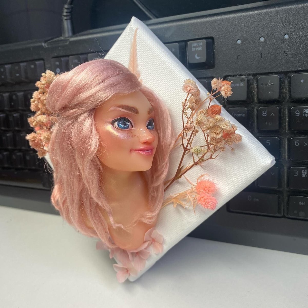 lari_d_K's tweet photo. I never post here but i made a painted 3d print and I think she looks cute so felt like sharing. #customdoll #ooakdoll #OOAK #artdoll https://t.co/zwk9WM6gSu