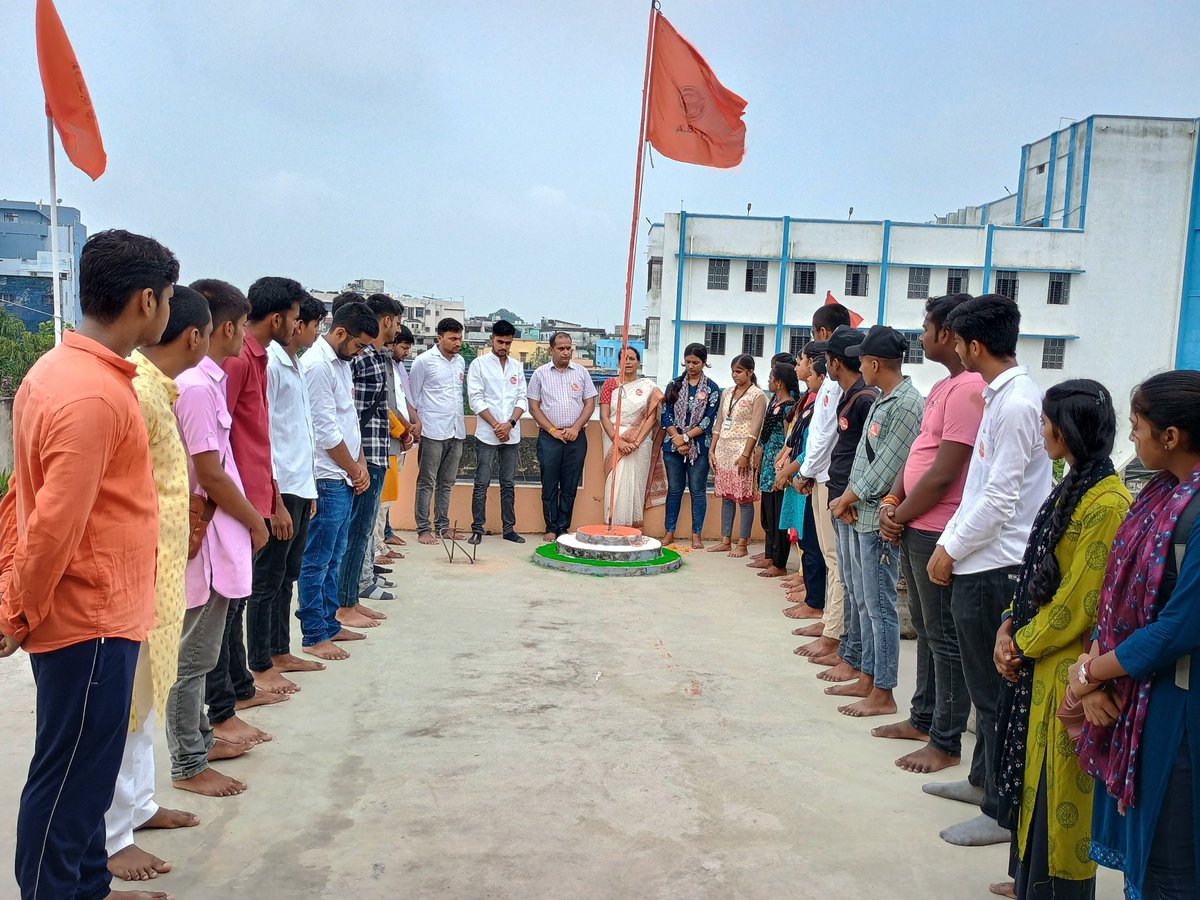 northbiharabvp's tweet photo. अभाविप के 76वें स्थापना दिवस के अवसर पर प्रांत कार्यालय मुजफ्फरपुर में क्षेत्रीय छात्रा कार्य प्रमुख डॉ. ममता कुमारी जी द्वारा झंडोत्तोलन किया गया। मौके पर मुख्य रूप से प्रांत कोषाध्यक्ष डॉ. चौधरी साकेत एवं प्रांत सह मंत्री साक्षी प्रिया उपस्थित रहे।
#ABVP75
#NationalStudentsDay https://t.co/c5d7MLtMOU