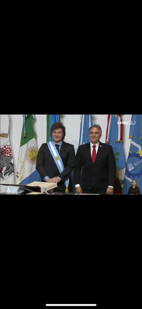 Genuflexo y alineado con la ultraderecha… “ cuidar la institucionalidad “ dijo <a href="/MartinLlaryora/">Martín Llaryora</a>… porque no se anima a decir que hoy firmo el Acta de Capitulación 
El peronismo a la cordobesa se las va de puma ante gobiernos populares pero es un cuis ante los gobiernos coloniales