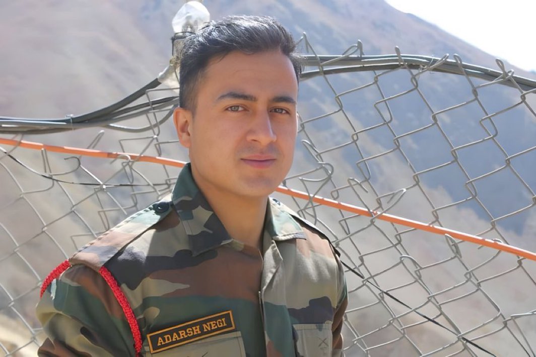 vivekagnihotri's tweet photo. Look at this face… is this an age to die? 

This is Martyr Ashish Negi, the brave soldier of Indian army, was killed along with 5 others, last night in Kashmir. https://t.co/8fAezkJx4N